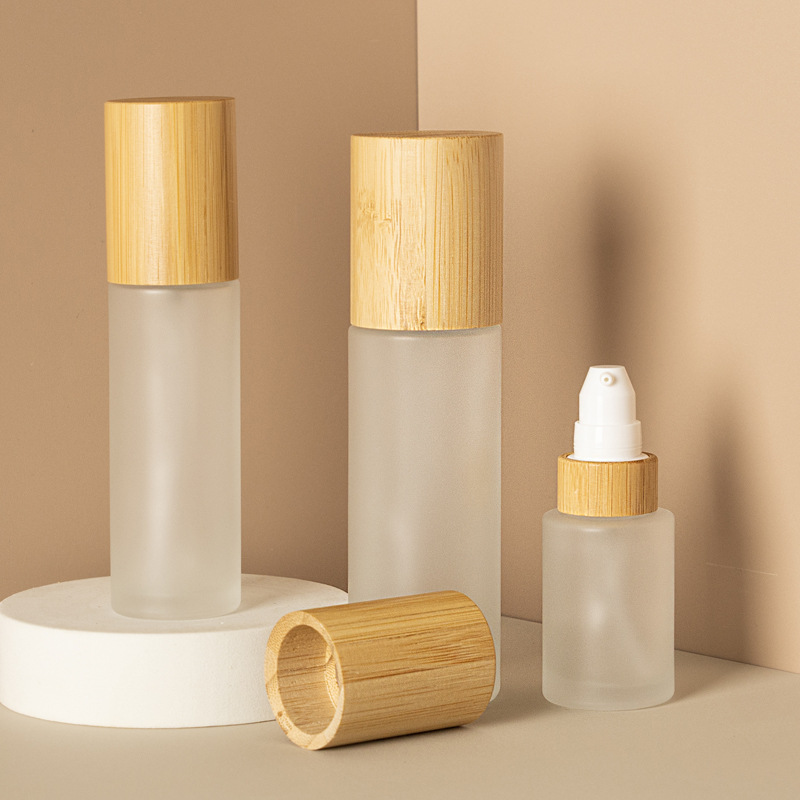Névoa fina da bomba cosmética fosca da loção e garrafa de vidro do pulverizador da loção com tampa de madeira de bambu Névoa fina da bomba cosmética fosca da loção e garrafa de vidro do pulverizador da loção com tampa de madeira de bambu