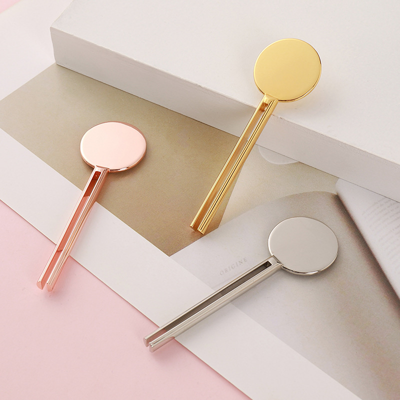 Espremedor de tubo cosmético em formato de chave, espremedor de tubo de pasta de dente com dispensador de suporte, espremedor de tubo de metal