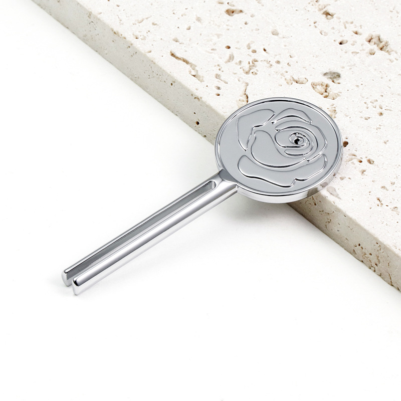 Design exclusivo de espremedor de tubo de liga de zinco em forma de pata de gato para comida de gato Design exclusivo de espremedor de tubo de liga de zinco em forma de pata de gato para comida de gato